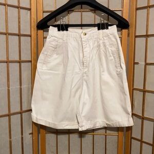 Hunters Run classic Bermuda shorts. Size 6. White.